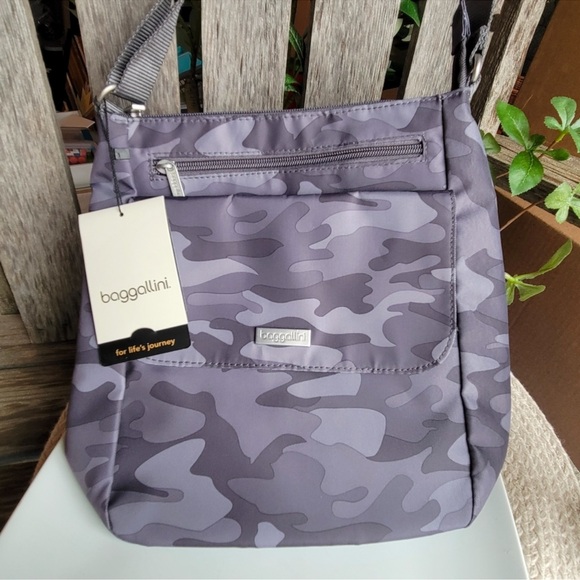 NWT Baggallini Town Crossbody Gray - Picture 2 of 12